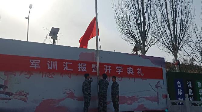 張家口市新世紀(jì)職業(yè)學(xué)校成功舉辦2024年度春季軍訓(xùn)成果匯報(bào)表演暨開學(xué)典禮